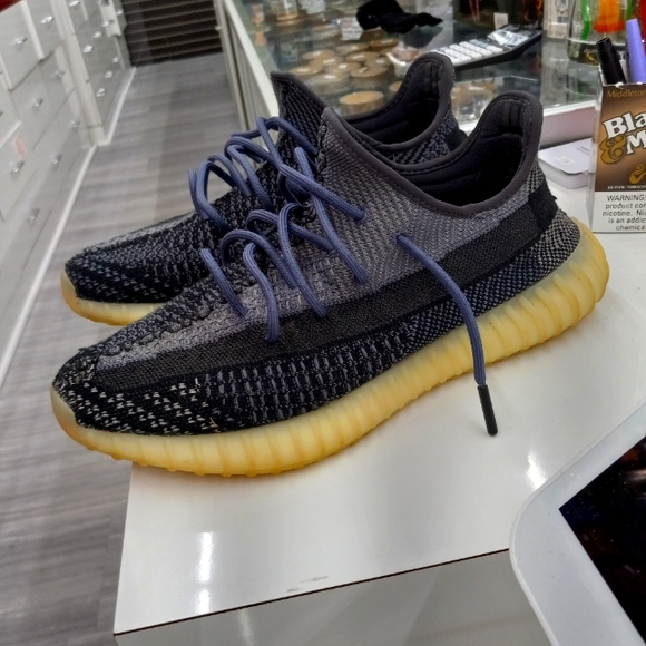 Adidas Yeezy Boost 350 v2 Carbons sz 11 - Picture 1 of 4